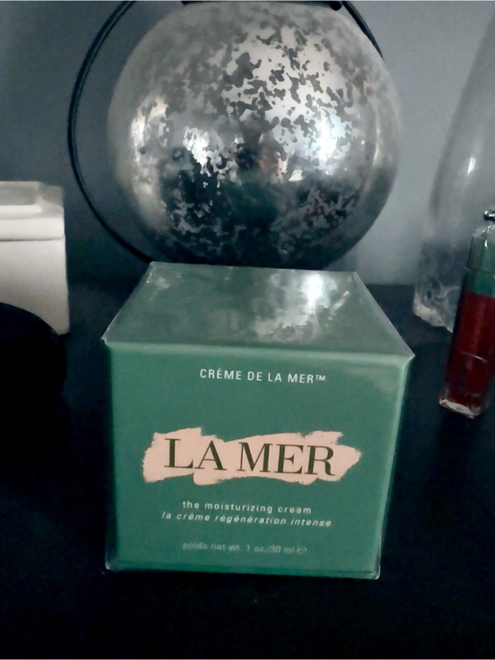 La Mer Moisturizing Cream in Green Packaging